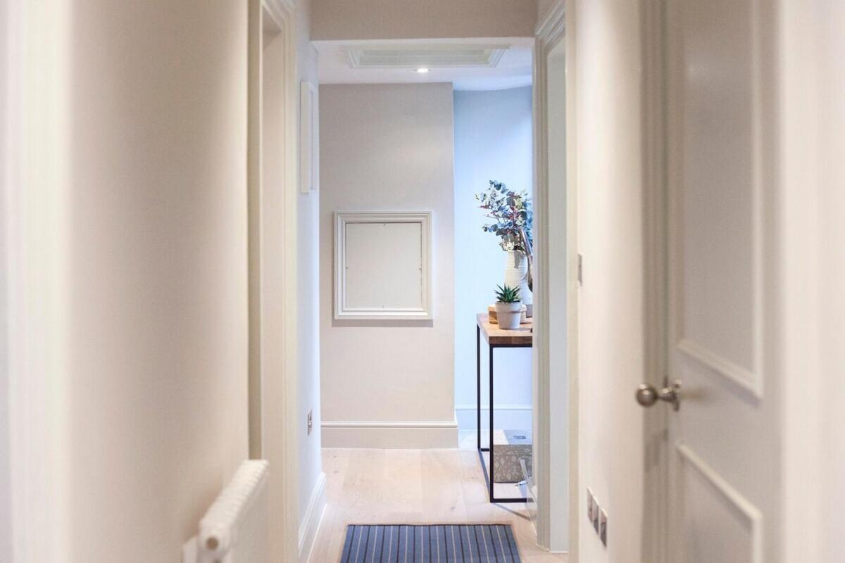 Stylish Wood Street Apartment Bath Exterior photo