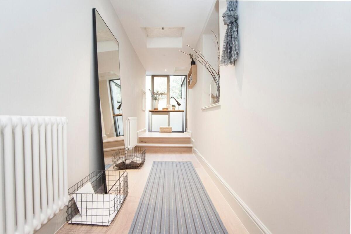 Stylish Wood Street Apartment Bath Exterior photo